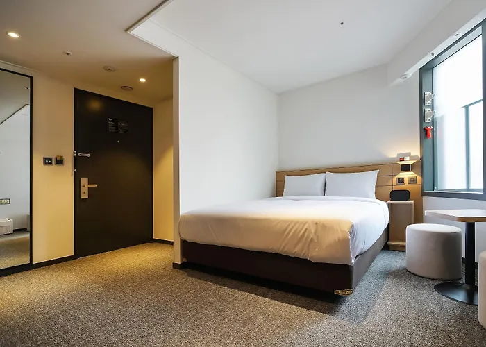 Henn Na Myeongdong Hotel 4*